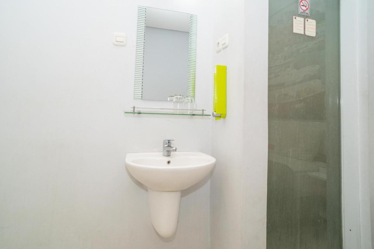 Reddoorz At Tirta Mansion Paramount Gading Cicayur Dış mekan fotoğraf
