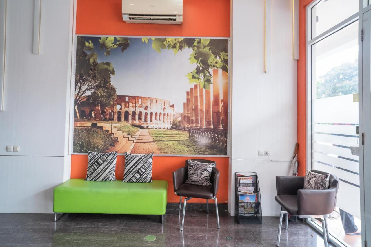 Reddoorz At Tirta Mansion Paramount Gading Cicayur Dış mekan fotoğraf