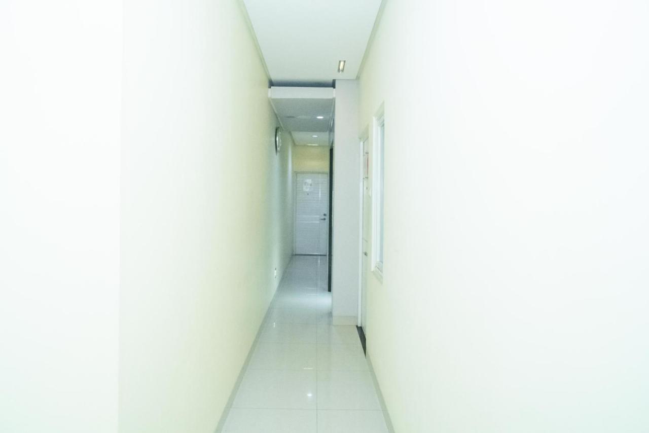 Reddoorz At Tirta Mansion Paramount Gading Cicayur Dış mekan fotoğraf
